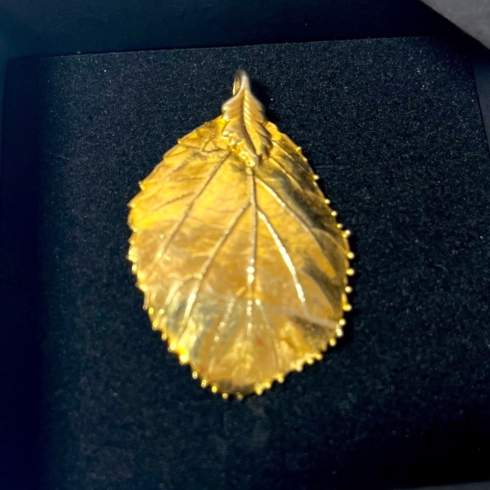 Vintage leaf necklace pendant. Gold color.
